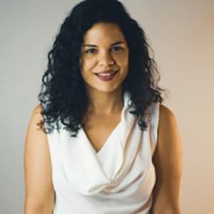 Home 18 Bethania Barros- Founder & Managing Director at Ponttiao