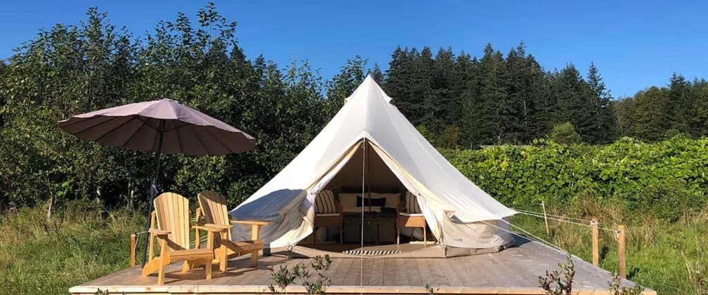 Luxury Glamping Retreat page top background
