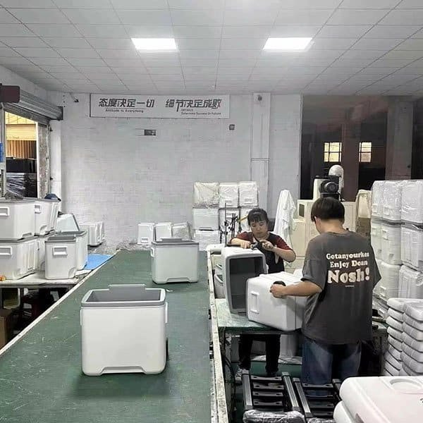 Outdoor Storage 70 Plastic Outdoor Storage Production Process- Assembly