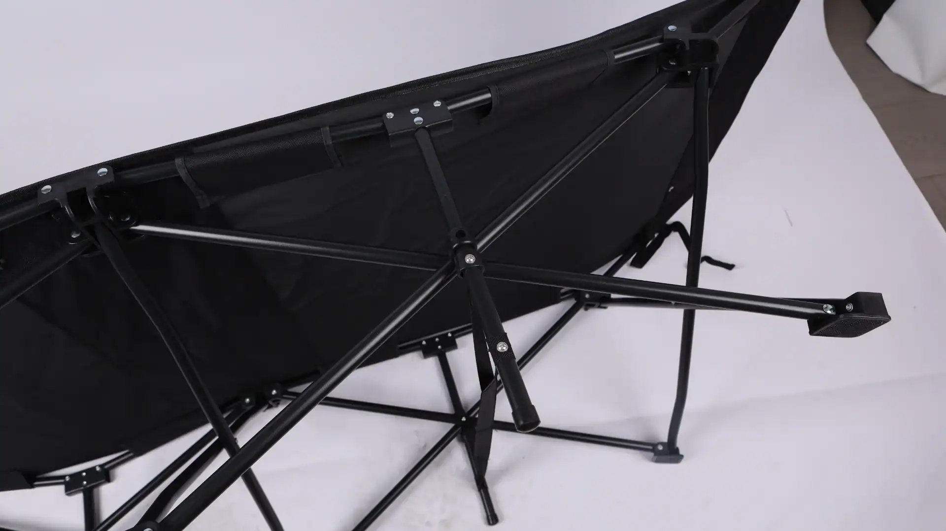 Folding Wagon Frame Quality: 5 Low-Quality Signs (2026) 27 Close-up of black folding furniture frame showing metal structure and detailed connections. Ideal for camping or outdoor use.