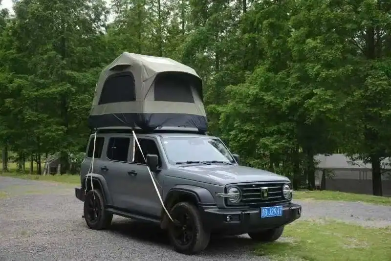 Air Tent vs Pole Tent: 5 Failure Modes B2B Buyers Must Know 2 Compact off-road vehicle with rooftop tent for outdoor camping adventures.